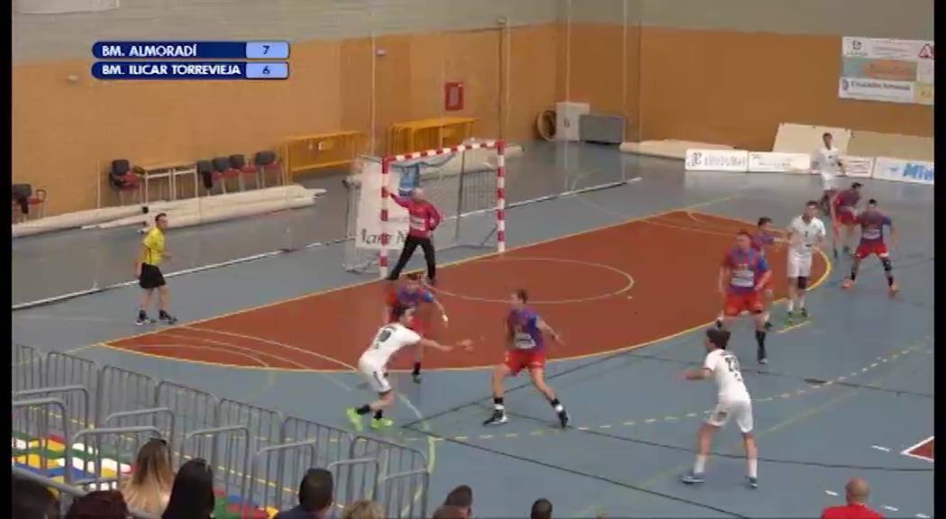 Primera parte del partido de balonmano BM Almoradi - BM Ilicar Mare Nostrum Torrevieja